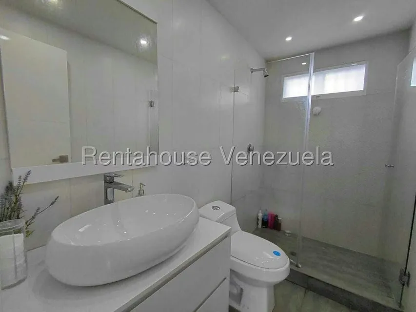 Casa (Duplex) en Venta en Los Castores, Miranda - 18