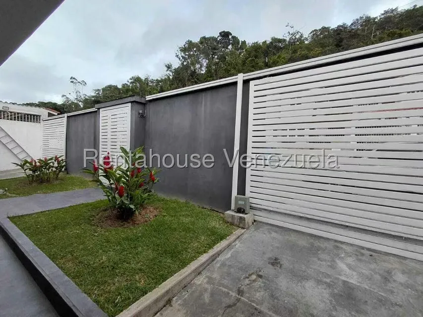 Casa (Duplex) en Venta en Los Castores, Miranda - 2