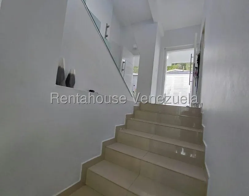 Casa (Duplex) en Venta en Los Castores, Miranda - 5