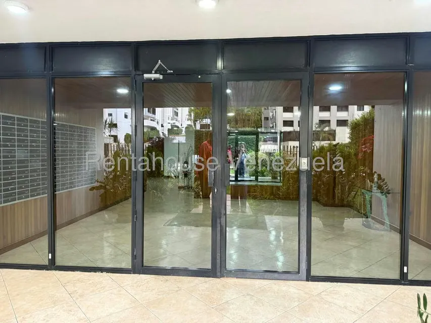Apartamento (1 Nivel) en Venta en El Cigarral, Distrito Metropolitano - 3
