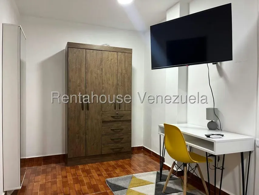 Apartamento (1 Nivel) en Alquiler en Los Palos Grandes, Distrito Metropolitano - 9