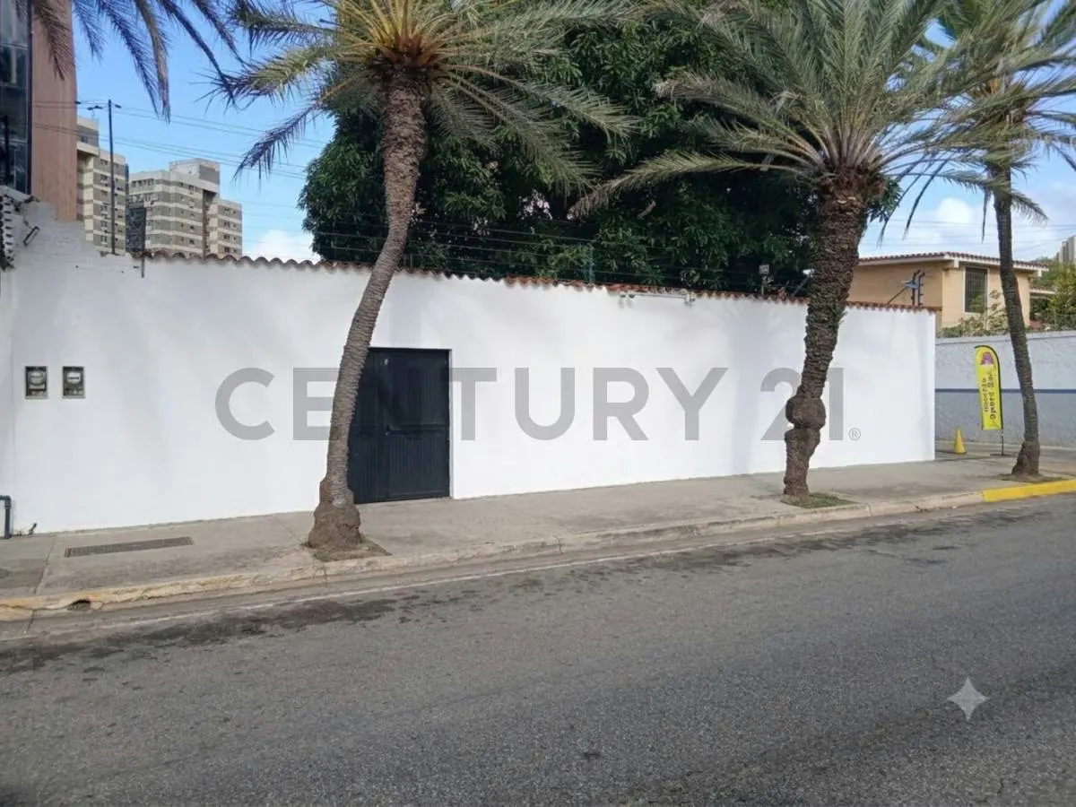 Propiedad Comercial-Residencial en Sabanamar-Porlamar sobre Terreno de 1.200 m². - 2