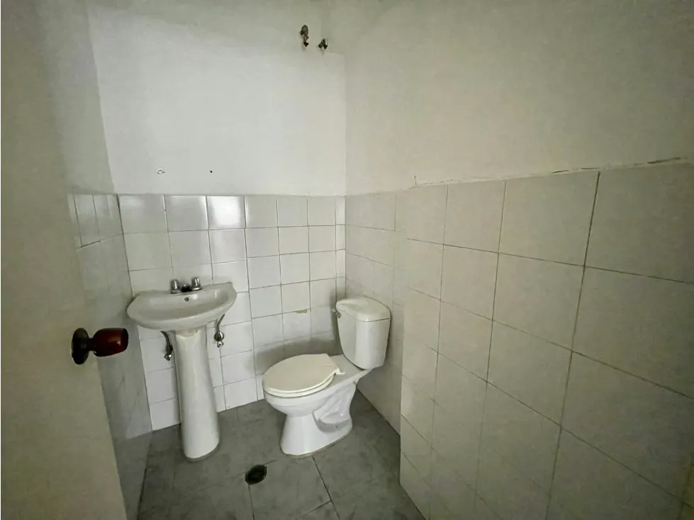 Vendo/alquilo oficina para remodelar 117m2 Torre Roraima 9383