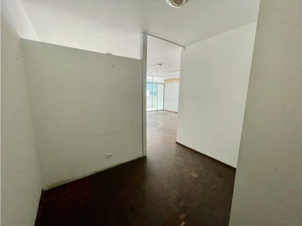 Vendo/alquilo oficina para remodelar 117m2 Torre Roraima 9383 - 2
