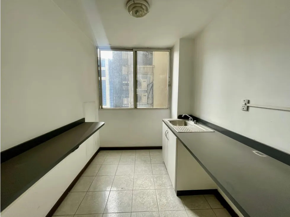 Vendo/alquilo oficina para remodelar 117m2 Torre Roraima 9383 - 6