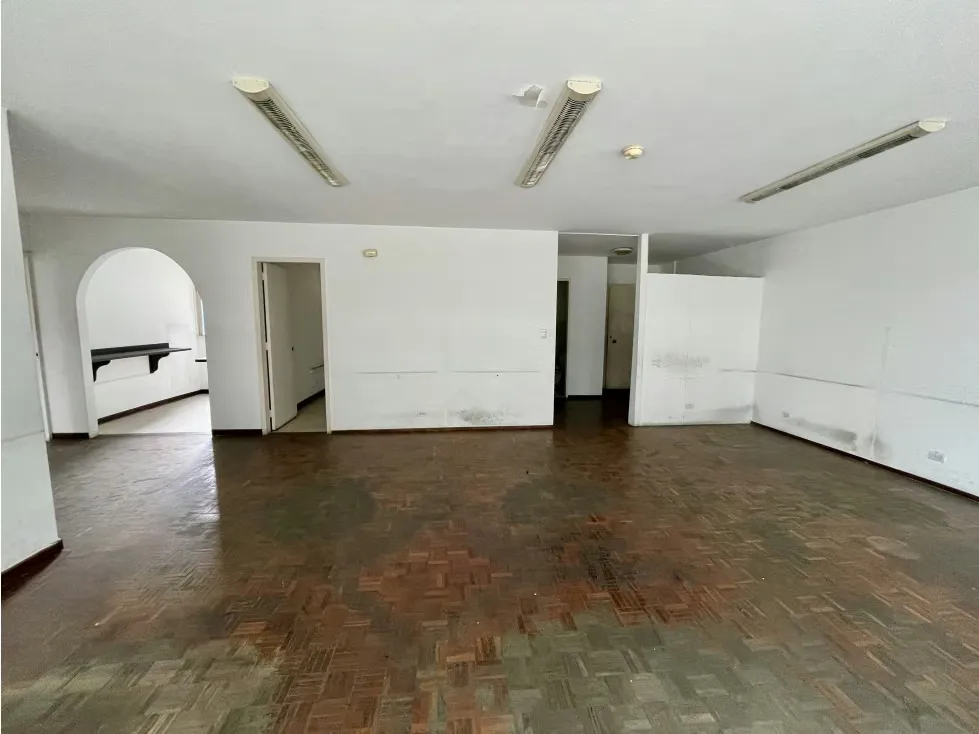 Vendo/alquilo oficina para remodelar 117m2 Torre Roraima 9383 - 8