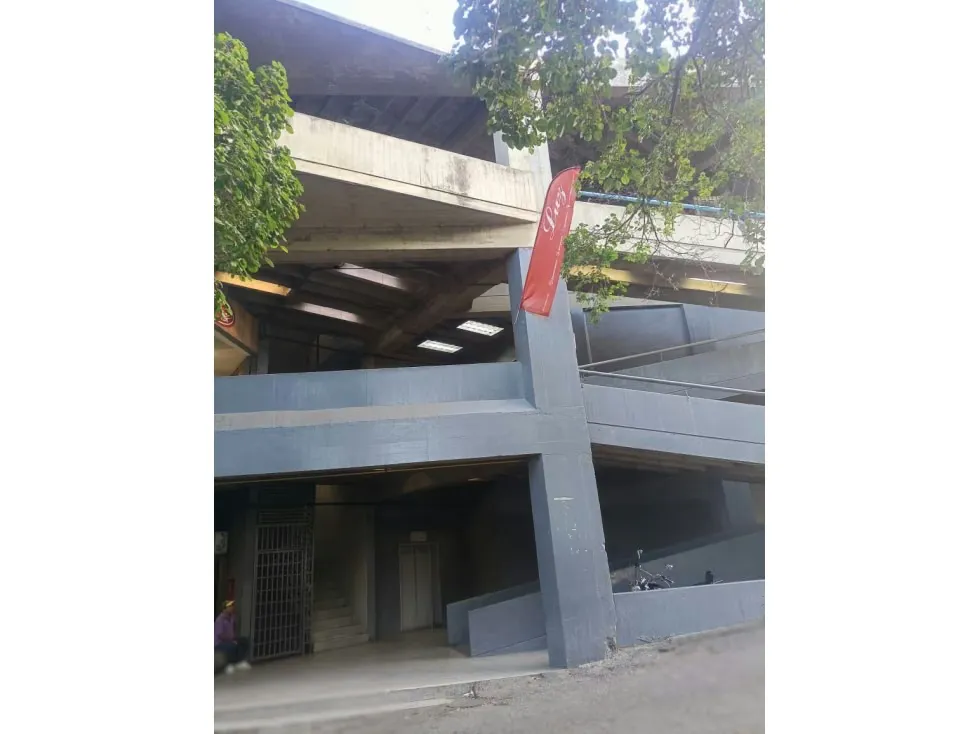 Local en venta 880m², Av Pricipal Del Llanito Petar