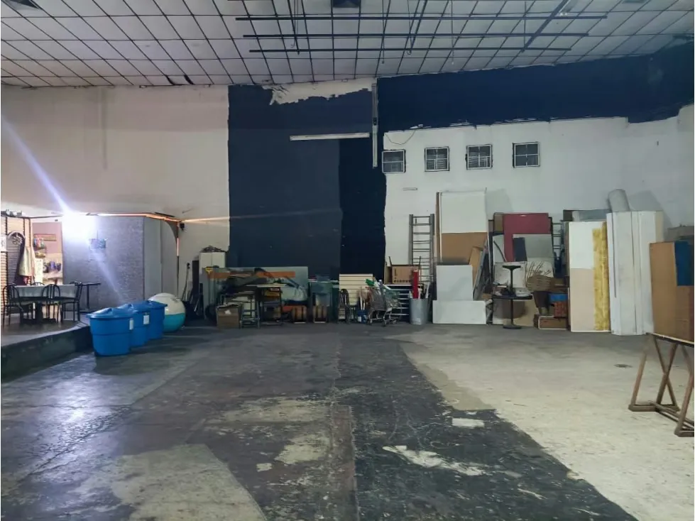 Local en venta 880m², Av Pricipal Del Llanito Petar - 13