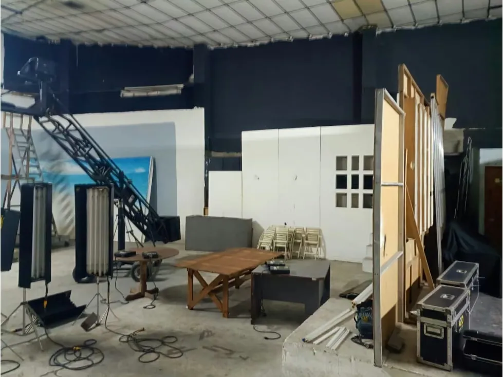 Local en venta 880m², Av Pricipal Del Llanito Petar - 14