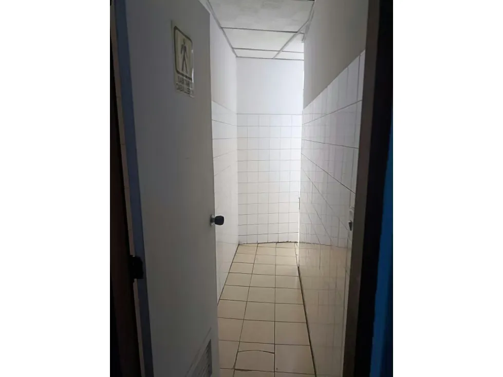 Local en venta 880m², Av Pricipal Del Llanito Petar - 22