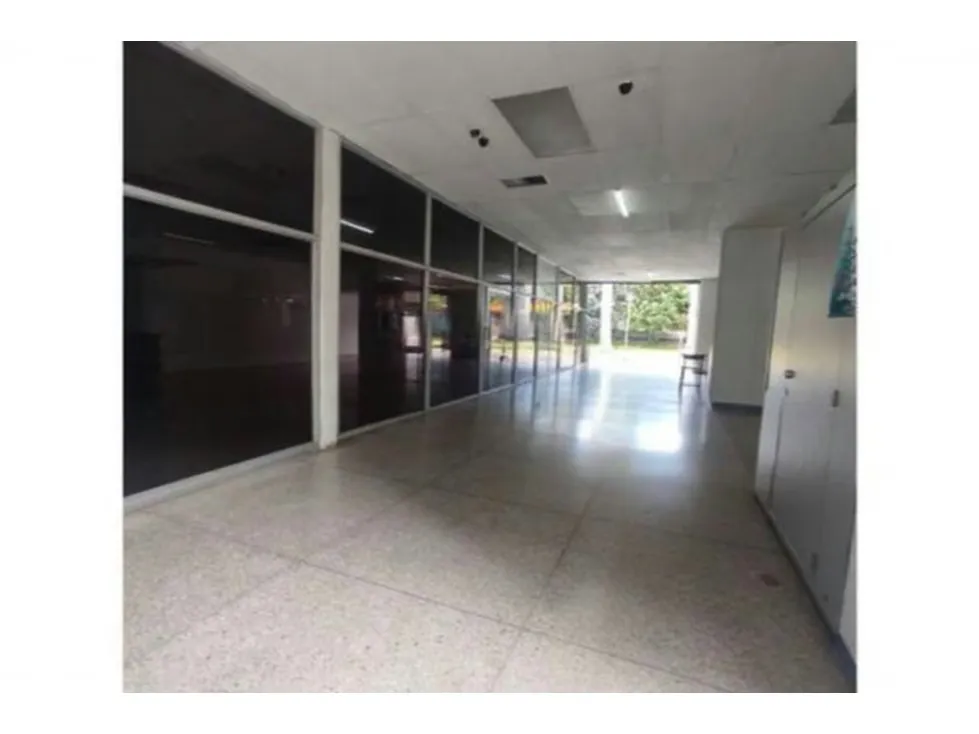 En Alquiler Local Comercial 77 MTS Los Chaguaramos - 6
