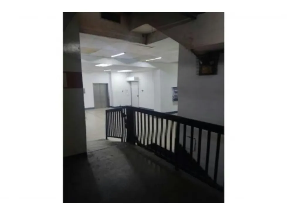 En Alquiler Local Comercial 77 MTS Los Chaguaramos - 10