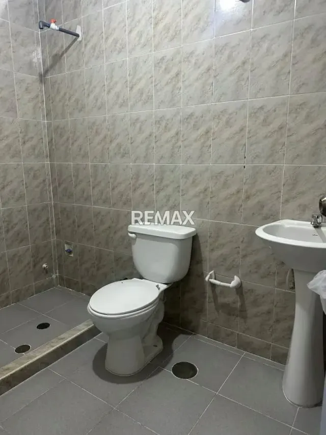 EN ALQUILER LOCAL A ESTRENAR EN GUACARA - 11