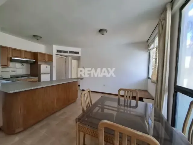 EN VENTA AMPLIO APARTAMENTO PARA REMODELAR, CON POTENCIAL VACACIONAL, A PASOS DEL CC LA VELA, CONJUNTO VACACIONAL CRYSTAL LAKE, URB. COSTA AZUL, PORLAMAR,ISLA DE MARGARITA. - 13