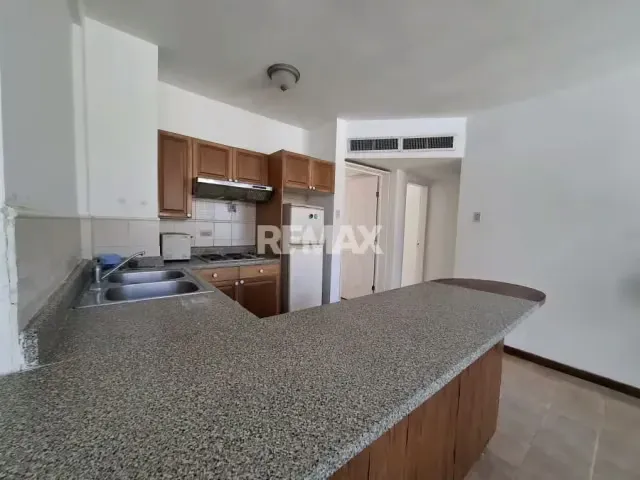 EN VENTA AMPLIO APARTAMENTO PARA REMODELAR, CON POTENCIAL VACACIONAL, A PASOS DEL CC LA VELA, CONJUNTO VACACIONAL CRYSTAL LAKE, URB. COSTA AZUL, PORLAMAR,ISLA DE MARGARITA. - 14