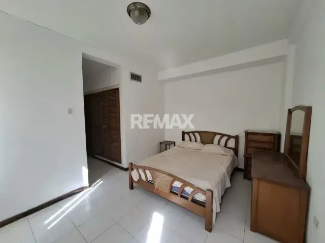 EN VENTA AMPLIO APARTAMENTO PARA REMODELAR, CON POTENCIAL VACACIONAL, A PASOS DEL CC LA VELA, CONJUNTO VACACIONAL CRYSTAL LAKE, URB. COSTA AZUL, PORLAMAR,ISLA DE MARGARITA. - 5