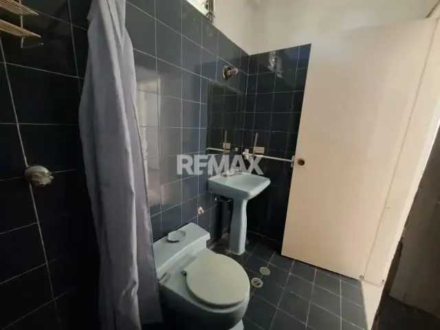 EN VENTA AMPLIO APARTAMENTO PARA REMODELAR, CON POTENCIAL VACACIONAL, A PASOS DEL CC LA VELA, CONJUNTO VACACIONAL CRYSTAL LAKE, URB. COSTA AZUL, PORLAMAR,ISLA DE MARGARITA. - 6