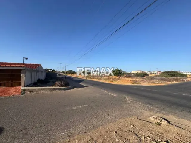 Parcela de terreno en venta ubicada en Avenida Ollarvides - 5