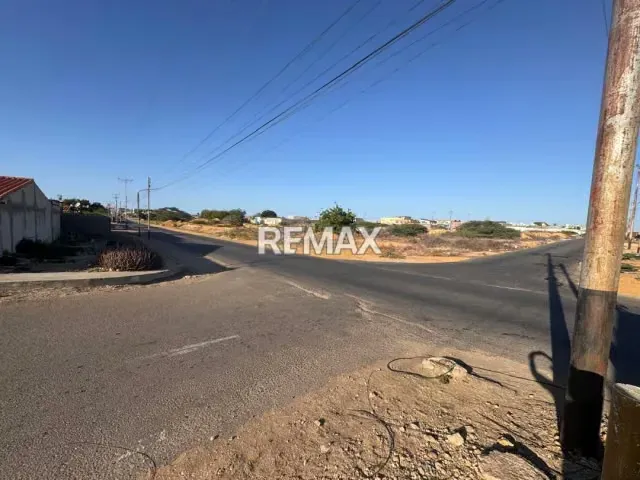 Parcela de terreno en venta ubicada en Avenida Ollarvides - 6