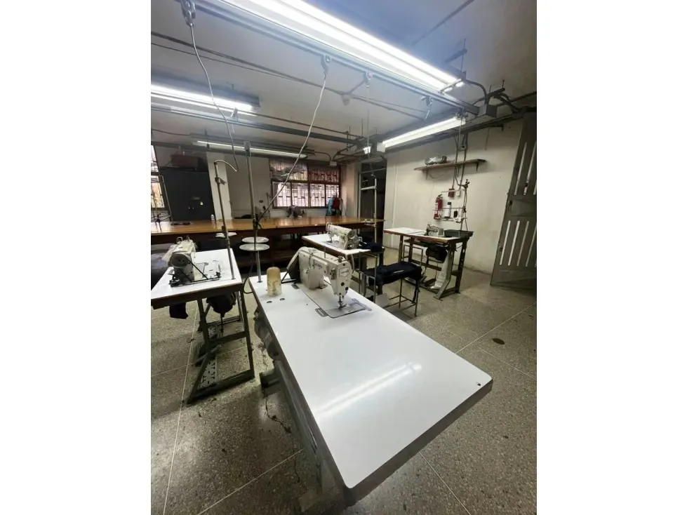 LOCAL COMERCIAL - AV. BARALT - 130 Mts2 - 2