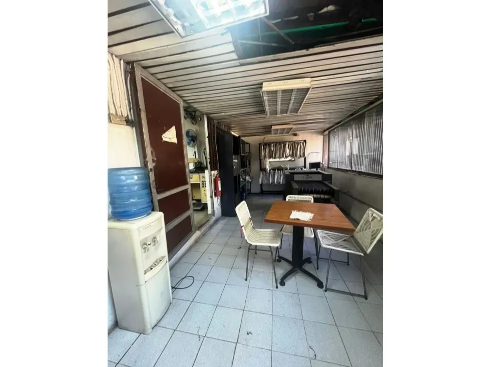 LOCAL COMERCIAL - AV. BARALT - 130 Mts2 - 7