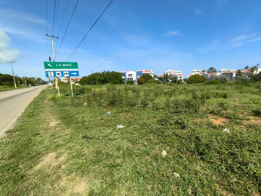 EXCELENTE TERRENO EN LA AVENIDA 31 DE JULIO A POCOS METROS DE PLAYA EL AGUA - 3