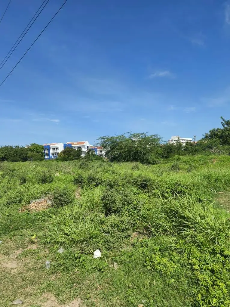 EXCELENTE TERRENO EN LA AVENIDA 31 DE JULIO A POCOS METROS DE PLAYA EL AGUA - 8