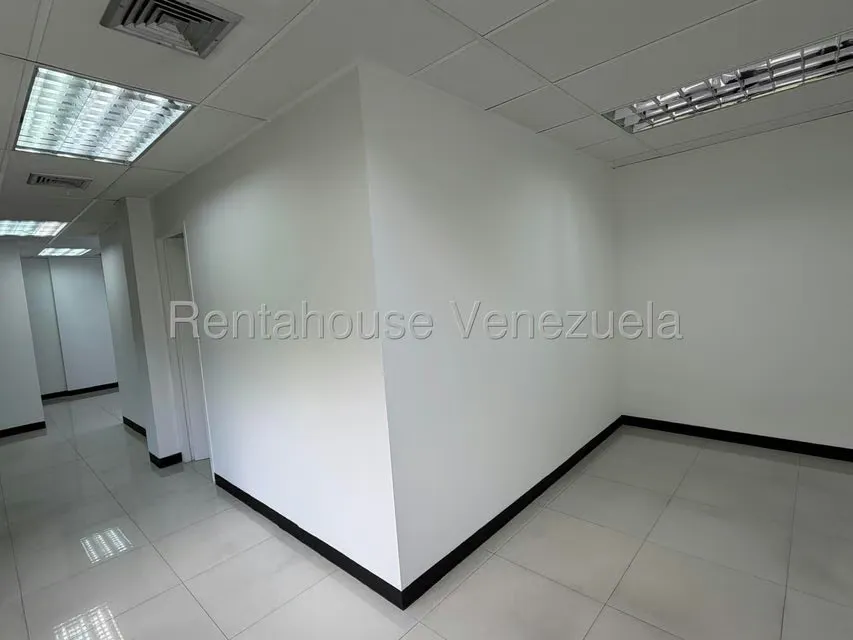 Oficina en Alquiler en Los Samanes, Distrito Metropolitano - 5