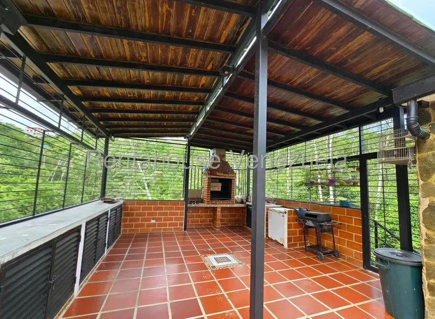 Townhouse (Duplex) en Alquiler en La Union, Distrito Metropolitano - 3