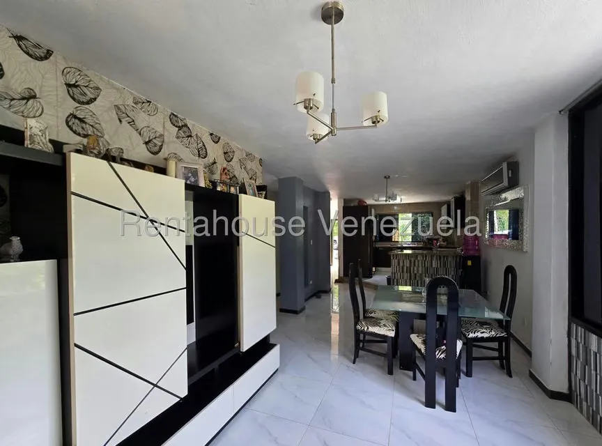 Townhouse (Duplex) en Alquiler en La Union, Distrito Metropolitano - 7