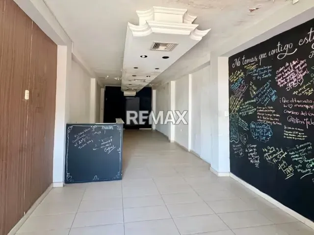 ESQUINA COMERCIAL EN CALLE 76 A UNA CUADRA DE 5 DE JULIO - 12