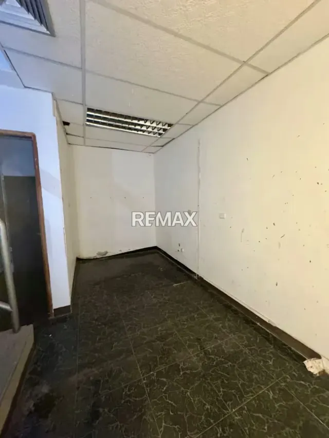 ESQUINA COMERCIAL EN CALLE 76 A UNA CUADRA DE 5 DE JULIO - 14