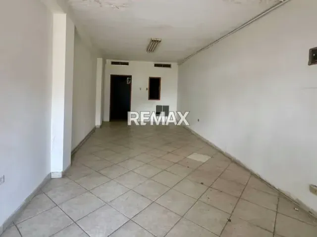 ESQUINA COMERCIAL EN CALLE 76 A UNA CUADRA DE 5 DE JULIO - 8