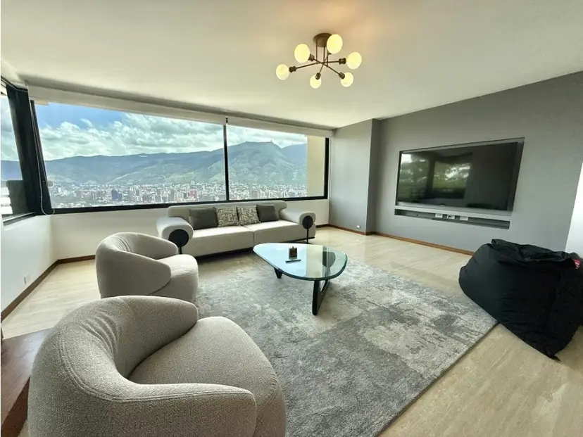 Se alquila apto 275 m2 3h+s/3.5b+s/3p Colinas de Valle Arriba