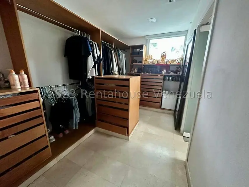 Casa (Multipes Niveles) en Venta en La Lagunita Country Club, Distrito Metropolitano - 28