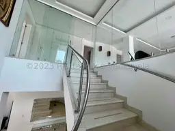 Vista 44