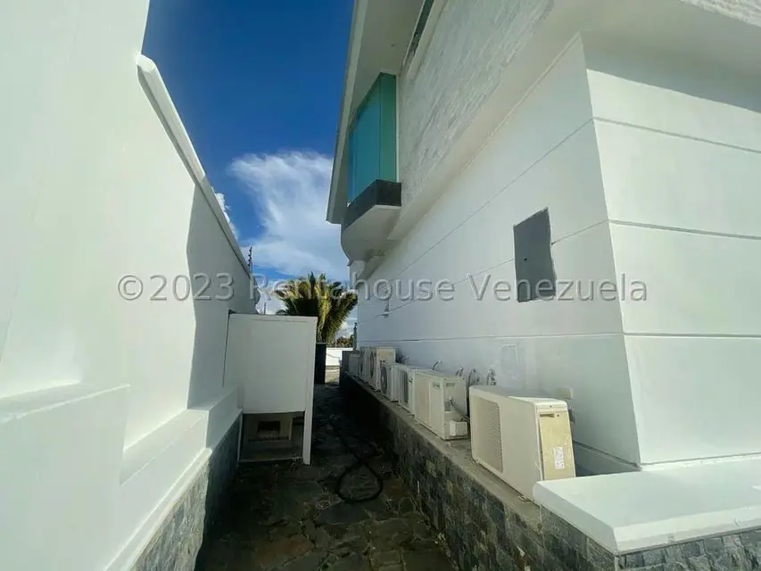 Casa (Multipes Niveles) en Venta en La Lagunita Country Club, Distrito Metropolitano - 75