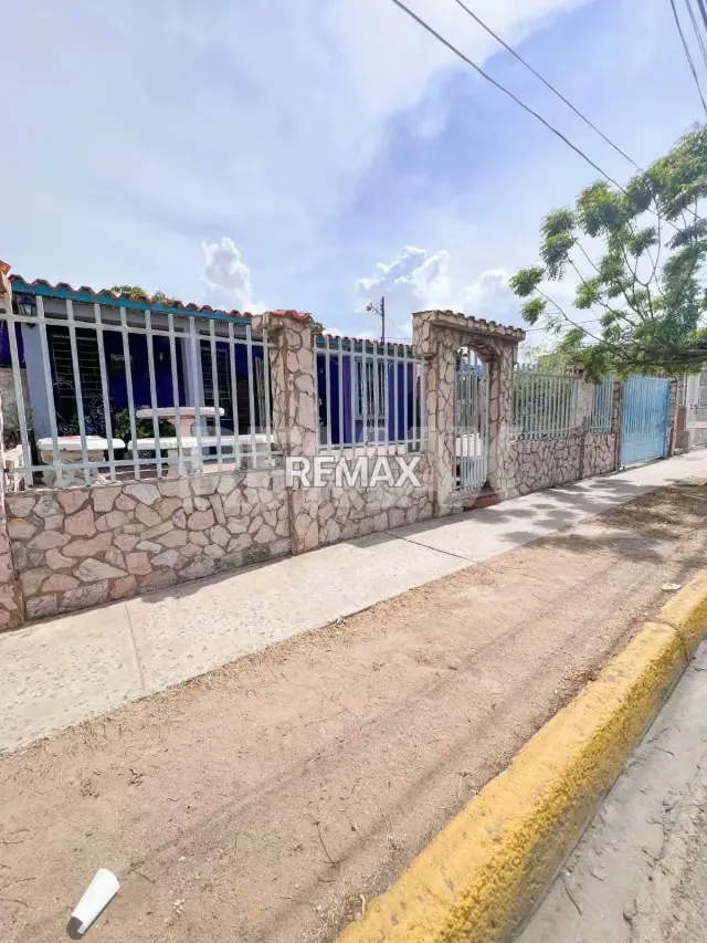 Casa en venta en Calle 161 de la Urbanización San Francisco - 2