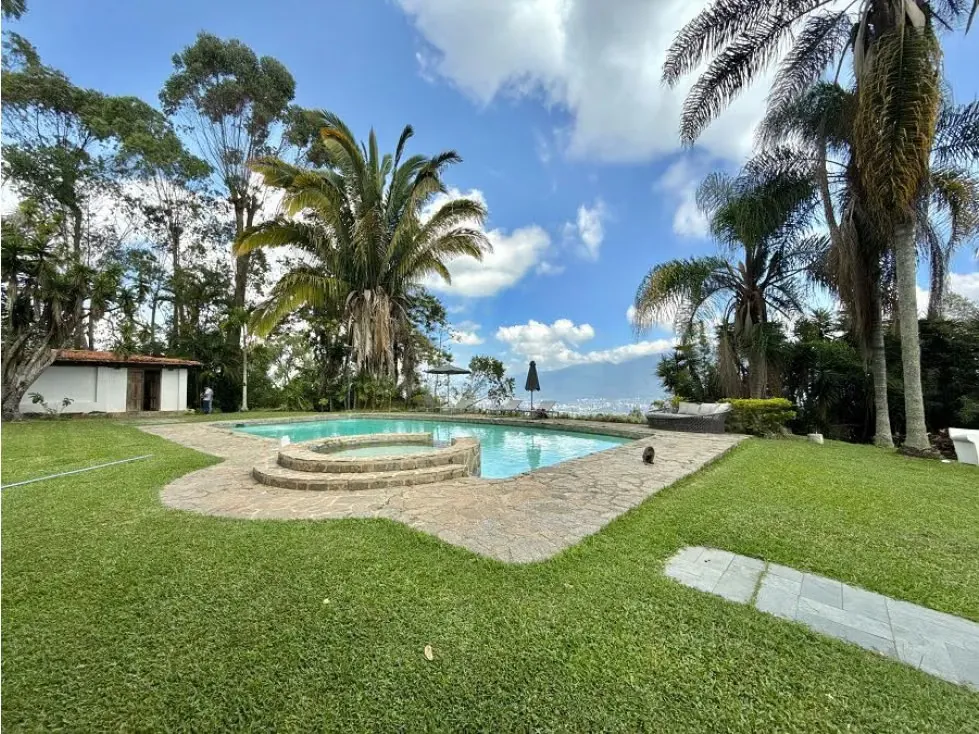 Se vende casa 5000 m2 3h+s/2.5b+s/13p Alto Hatillo