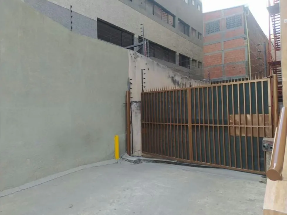 AMPLIO LOCAL EN ALQUILER EN BOLEÍTA SUR 1.177m2 - 2