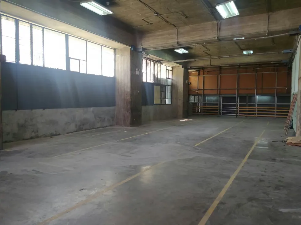 AMPLIO LOCAL EN ALQUILER EN BOLEÍTA SUR 1.177m2 - 17