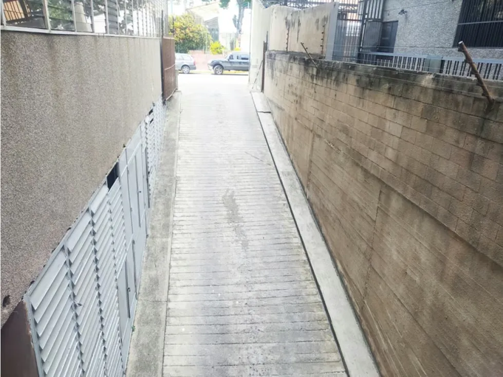 AMPLIO LOCAL EN ALQUILER EN BOLEÍTA SUR 1.177m2 - 3