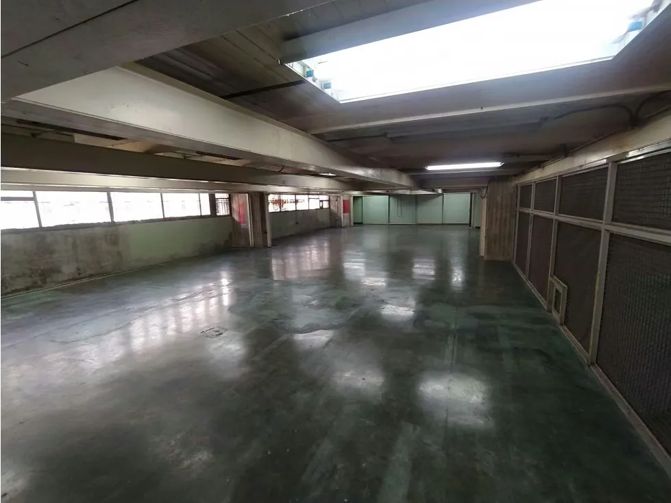 AMPLIO LOCAL EN ALQUILER EN BOLEÍTA SUR 1.177m2 - 7