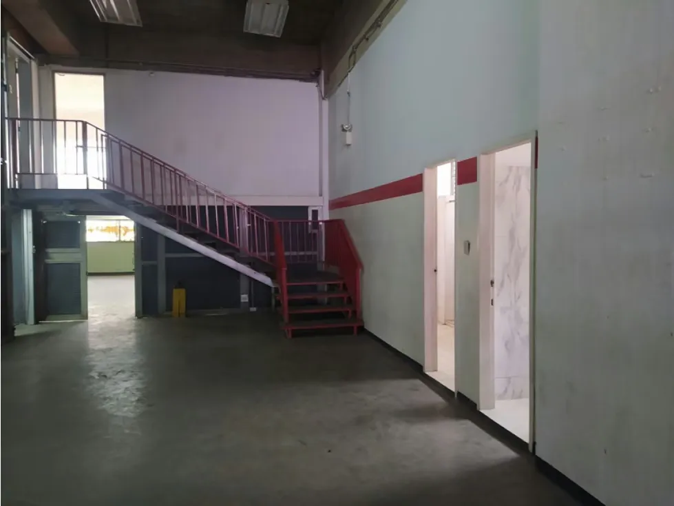 AMPLIO LOCAL EN ALQUILER EN BOLEÍTA SUR 1.177m2 - 8