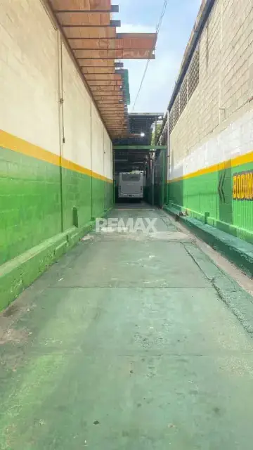 Galpón en alquiler en zona sur C2 en toda la vía principal