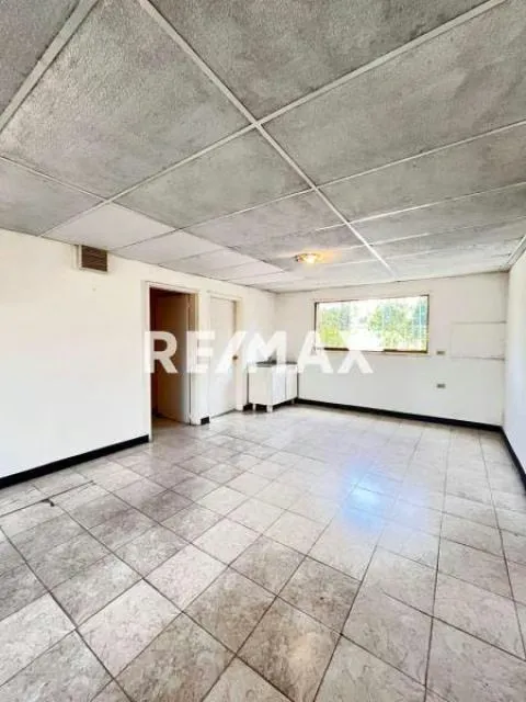 LOCAL EN ALQUILER Av. Los Cedros - 3