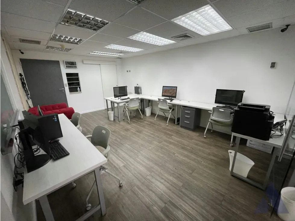 Alquilo oficina 97m2 Torre Las Mercedes 0927