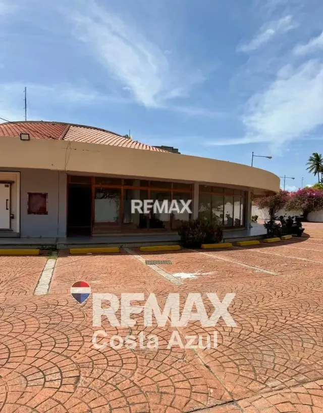 ¡Inversión Estratégica en Tucacas! Local Comercial de Alta Visibilidad en C.C. Caribbean - 18