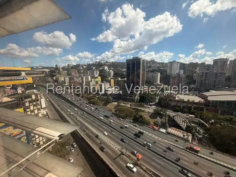Oficina en Alquiler en El Recreo, Distrito Metropolitano - 18