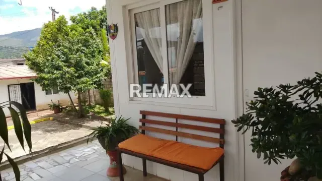En venta Casa + Apartamento ubicada en urb una familia de hogar llanitos via cordero - 3